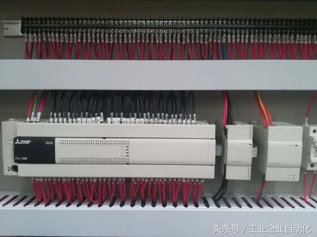 FX3U-4AD模块的外形及使用大全的图1